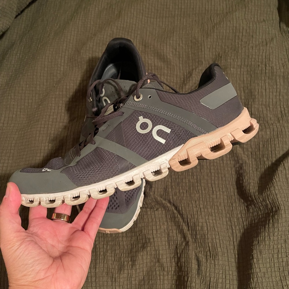 On Cloudflow Running Shoes